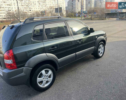 Зеленый Хендай Туксон, объемом двигателя 1.98 л и пробегом 130 тыс. км за 9100 $, фото 3 на Automoto.ua