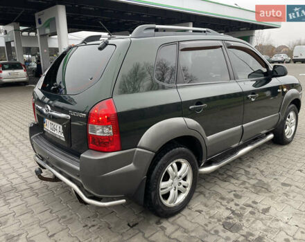 Зеленый Хендай Туксон, объемом двигателя 1.98 л и пробегом 295 тыс. км за 5950 $, фото 7 на Automoto.ua