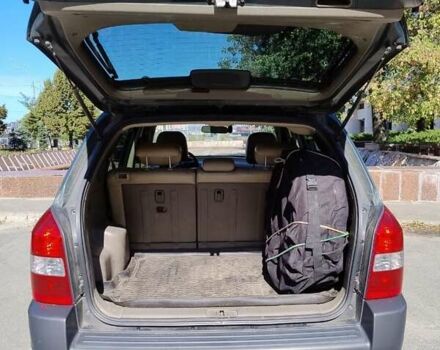 Зеленый Хендай Туксон, объемом двигателя 1.98 л и пробегом 200 тыс. км за 7000 $, фото 16 на Automoto.ua