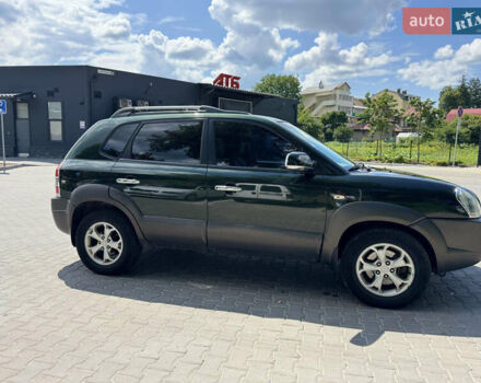 Зеленый Хендай Туксон, объемом двигателя 2.66 л и пробегом 200 тыс. км за 8199 $, фото 2 на Automoto.ua