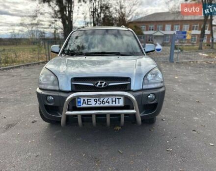 Зеленый Хендай Туксон, объемом двигателя 1.98 л и пробегом 168 тыс. км за 8800 $, фото 11 на Automoto.ua