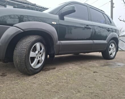 Зеленый Хендай Туксон, объемом двигателя 2 л и пробегом 228 тыс. км за 6500 $, фото 2 на Automoto.ua