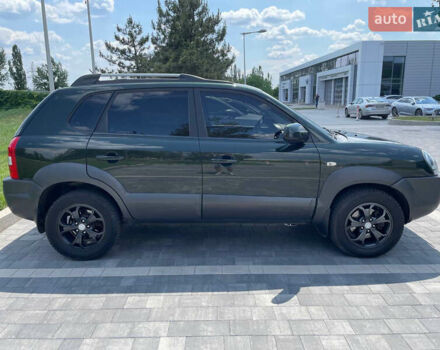 Зеленый Хендай Туксон, объемом двигателя 1.98 л и пробегом 180 тыс. км за 9200 $, фото 4 на Automoto.ua