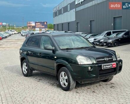 Зеленый Хендай Туксон, объемом двигателя 2 л и пробегом 302 тыс. км за 6990 $, фото 2 на Automoto.ua