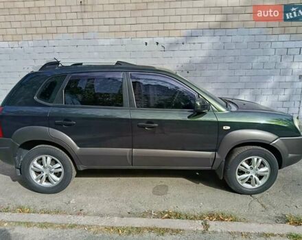 Зеленый Хендай Туксон, объемом двигателя 2 л и пробегом 140 тыс. км за 8800 $, фото 2 на Automoto.ua