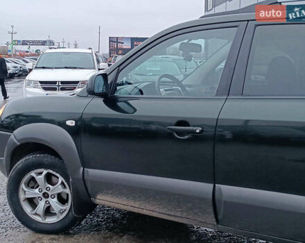 Зеленый Хендай Туксон, объемом двигателя 2 л и пробегом 223 тыс. км за 7290 $, фото 6 на Automoto.ua