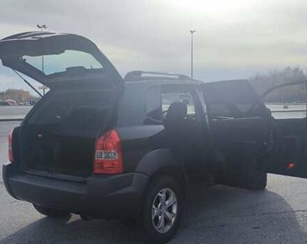 Зеленый Хендай Туксон, объемом двигателя 1.98 л и пробегом 220 тыс. км за 6800 $, фото 5 на Automoto.ua