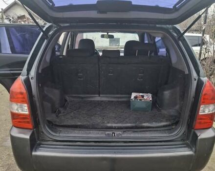 Зеленый Хендай Туксон, объемом двигателя 2 л и пробегом 228 тыс. км за 6500 $, фото 13 на Automoto.ua