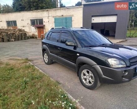 Зелений Хендай Туксон, об'ємом двигуна 1.99 л та пробігом 210 тис. км за 8900 $, фото 3 на Automoto.ua