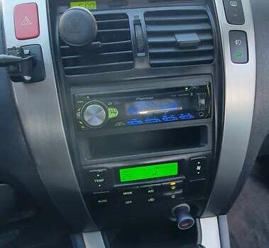 Зеленый Хендай Туксон, объемом двигателя 2 л и пробегом 115 тыс. км за 8500 $, фото 42 на Automoto.ua