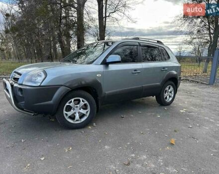 Зеленый Хендай Туксон, объемом двигателя 1.98 л и пробегом 168 тыс. км за 8800 $, фото 9 на Automoto.ua