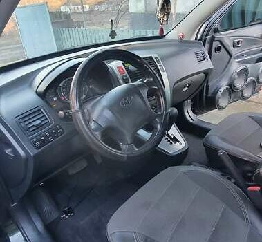 Зеленый Хендай Туксон, объемом двигателя 2 л и пробегом 115 тыс. км за 8500 $, фото 90 на Automoto.ua