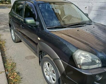 Зеленый Хендай Туксон, объемом двигателя 2 л и пробегом 140 тыс. км за 8800 $, фото 1 на Automoto.ua