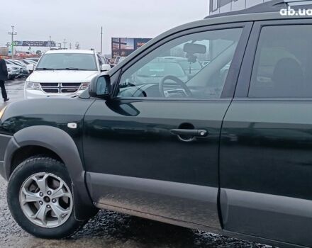 Зеленый Хендай Туксон, объемом двигателя 2 л и пробегом 223 тыс. км за 7290 $, фото 4 на Automoto.ua