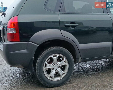 Зеленый Хендай Туксон, объемом двигателя 2 л и пробегом 223 тыс. км за 7290 $, фото 12 на Automoto.ua