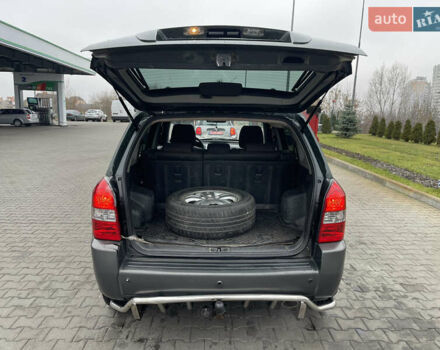 Зеленый Хендай Туксон, объемом двигателя 1.98 л и пробегом 295 тыс. км за 5950 $, фото 18 на Automoto.ua