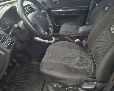 Зеленый Хендай Туксон, объемом двигателя 2 л и пробегом 228 тыс. км за 6500 $, фото 11 на Automoto.ua