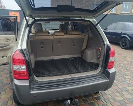 Зелений Хендай Туксон, об'ємом двигуна 1.98 л та пробігом 132 тис. км за 8300 $, фото 11 на Automoto.ua