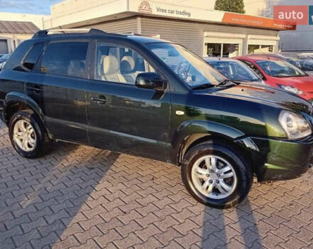 Зеленый Хендай Туксон, объемом двигателя 2 л и пробегом 183 тыс. км за 8900 $, фото 5 на Automoto.ua