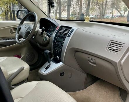 Зеленый Хендай Туксон, объемом двигателя 2.7 л и пробегом 201 тыс. км за 8400 $, фото 11 на Automoto.ua