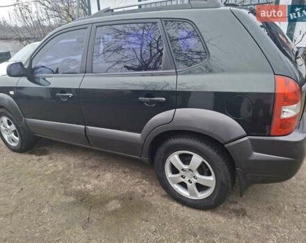 Зеленый Хендай Туксон, объемом двигателя 2 л и пробегом 228 тыс. км за 6500 $, фото 1 на Automoto.ua