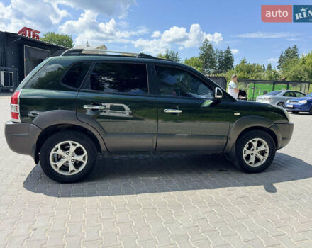 Зеленый Хендай Туксон, объемом двигателя 2.66 л и пробегом 200 тыс. км за 8199 $, фото 4 на Automoto.ua