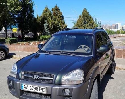 Зеленый Хендай Туксон, объемом двигателя 1.98 л и пробегом 200 тыс. км за 7000 $, фото 2 на Automoto.ua