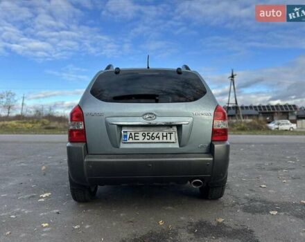 Зеленый Хендай Туксон, объемом двигателя 1.98 л и пробегом 168 тыс. км за 8800 $, фото 5 на Automoto.ua