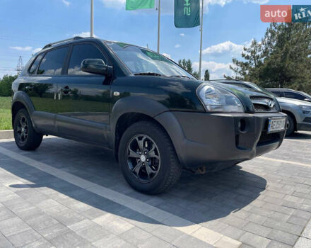 Зеленый Хендай Туксон, объемом двигателя 1.98 л и пробегом 180 тыс. км за 9200 $, фото 3 на Automoto.ua