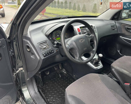 Зеленый Хендай Туксон, объемом двигателя 1.98 л и пробегом 295 тыс. км за 5950 $, фото 15 на Automoto.ua