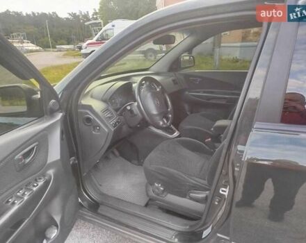 Зелений Хендай Туксон, об'ємом двигуна 1.99 л та пробігом 210 тис. км за 8900 $, фото 4 на Automoto.ua