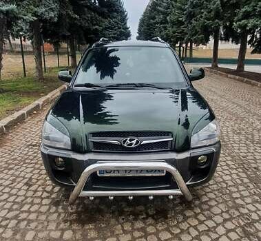 Зеленый Хендай Туксон, объемом двигателя 2 л и пробегом 115 тыс. км за 8500 $, фото 1 на Automoto.ua