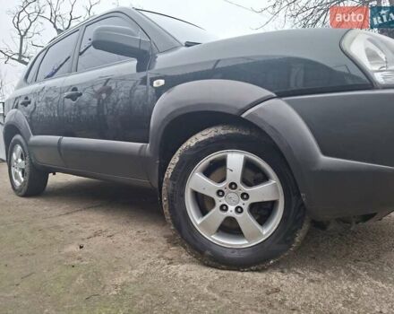 Зеленый Хендай Туксон, объемом двигателя 2 л и пробегом 228 тыс. км за 6500 $, фото 4 на Automoto.ua