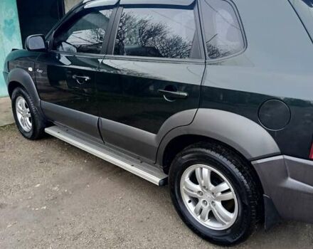 Зеленый Хендай Туксон, объемом двигателя 2 л и пробегом 108 тыс. км за 8700 $, фото 3 на Automoto.ua