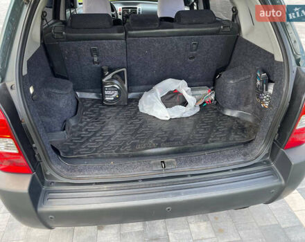 Зеленый Хендай Туксон, объемом двигателя 1.98 л и пробегом 180 тыс. км за 9200 $, фото 12 на Automoto.ua