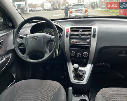 Зеленый Хендай Туксон, объемом двигателя 1.98 л и пробегом 295 тыс. км за 5950 $, фото 23 на Automoto.ua