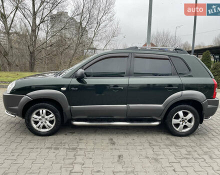 Зеленый Хендай Туксон, объемом двигателя 1.98 л и пробегом 295 тыс. км за 5950 $, фото 2 на Automoto.ua