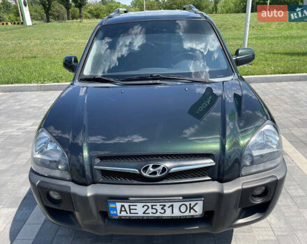 Зеленый Хендай Туксон, объемом двигателя 1.98 л и пробегом 180 тыс. км за 9200 $, фото 2 на Automoto.ua