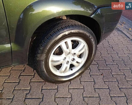 Зеленый Хендай Туксон, объемом двигателя 2 л и пробегом 183 тыс. км за 8900 $, фото 9 на Automoto.ua