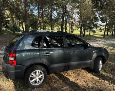 Зеленый Хендай Туксон, объемом двигателя 1.98 л и пробегом 180 тыс. км за 9999 $, фото 1 на Automoto.ua