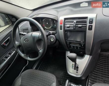 Зеленый Хендай Туксон, объемом двигателя 2 л и пробегом 109 тыс. км за 10700 $, фото 4 на Automoto.ua