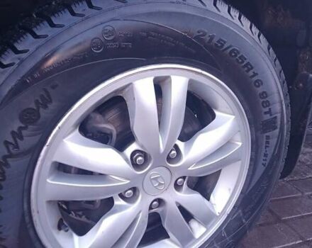 Зеленый Хендай Туксон, объемом двигателя 1.98 л и пробегом 146 тыс. км за 10000 $, фото 9 на Automoto.ua