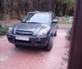 Зеленый Хендай Туксон, объемом двигателя 1.98 л и пробегом 146 тыс. км за 10000 $, фото 1 на Automoto.ua