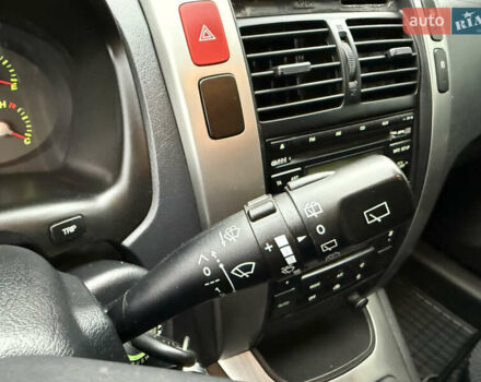 Зеленый Хендай Туксон, объемом двигателя 2 л и пробегом 65 тыс. км за 12250 $, фото 58 на Automoto.ua