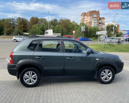 Зеленый Хендай Туксон, объемом двигателя 1.98 л и пробегом 235 тыс. км за 9200 $, фото 7 на Automoto.ua
