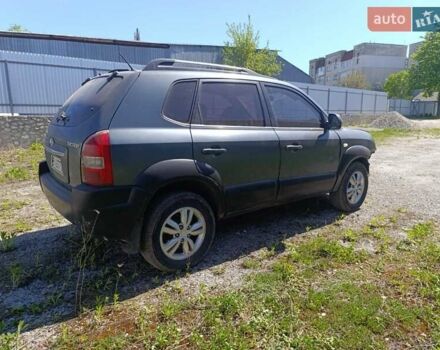 Зелений Хендай Туксон, об'ємом двигуна 1.98 л та пробігом 220 тис. км за 3900 $, фото 1 на Automoto.ua