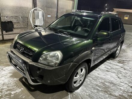 Зеленый Хендай Туксон, объемом двигателя 2 л и пробегом 232 тыс. км за 4460 $, фото 1 на Automoto.ua