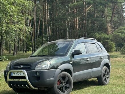 Хендай Туксон 2005 в Костополе на Automoto.ua Зеленый Хендай Туксон, объемом двигателя 2 л и пробегом 380 тыс. км за 7350 $, фото 1 на Automoto.ua