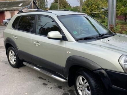 Зеленый Хендай Туксон, объемом двигателя 2 л и пробегом 230 тыс. км за 6950 $, фото 1 на Automoto.ua