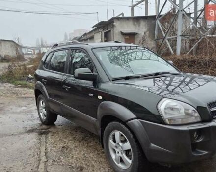 Зеленый Хендай Туксон, объемом двигателя 1.98 л и пробегом 241 тыс. км за 6900 $, фото 1 на Automoto.ua